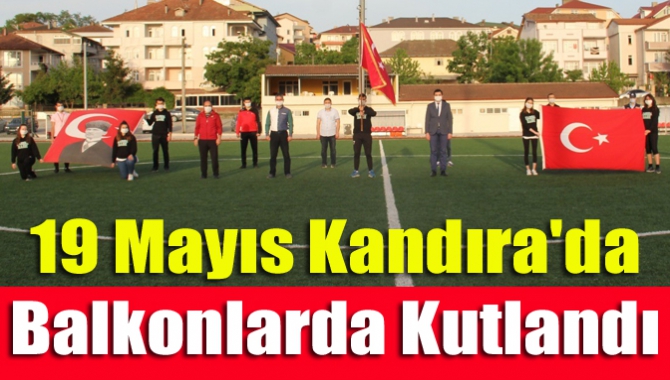 19 Mayıs Kandıra'da balkonlarda kutlandı