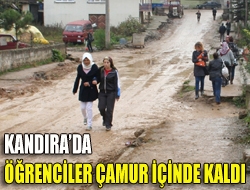 Kandırada öğrenciler çamur içinde kaldı