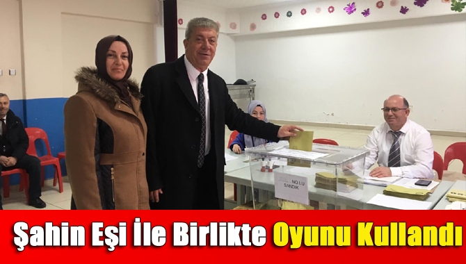 Ercüment Şahin eşi ile birlikte oyunu kullandı