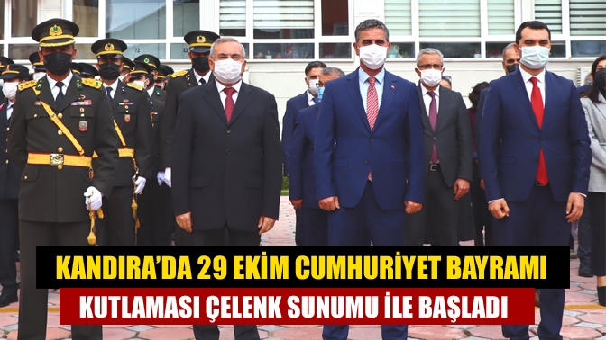 Kandıra’da 29 Ekim Cumhuriyet Bayramı kutlaması çelenk sunumu ile başladı