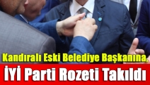 Kandıralı Eski belediye başkanına, İYİ Parti rozeti takıldı