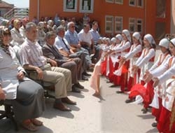 Zafer İ.Ö.O yıl sonu gösterisi Kandıra Zafer İlköğretim Okulu bahçesinde Kandıra İlçe Milli Eğitim Müdürlüğü