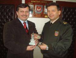 Tuğgeneral Ümit Yılmaz’a Kandıralılar’dan ziyaret RECEP Yıldız Başkanlığındaki Kocaeli Kandıralılar Derneği Yöneticileri, Bilecik 2. Jandarma