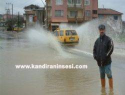Kandıra’yı yine sel aldı Kandıra'da önceki gün sabah saatlerinden beri yağan yağmurun şiddetini arttırmasıyla
