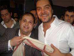 Kandıralı gençlerin Beyaz Show keyfi Kandıralı gençler Kanal D Beyaz Show'da gönüllerince eğlendiler. programın sunucusu