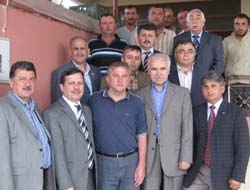 Kandıralılardan Kır’a taziye ziyareti Recep Yıldız başkanlığındaki Kocaeli Kandıralılar Derneği yöneticileri uzun yıllar Kurtyeri
