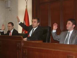 CHP ve DP üyelerinin verdiği soru önergelerini kabul etmeyen başkan