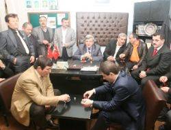 Başkan, Kandıra Muhtarlar Derneği’ni ziyaret Başkan Karaosmanoğlu, Kandıra Muhtarlar Derneği'ni ziyareti ilçemize doğalgazın gelmesiyle Kandıra'nın