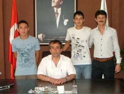 Kandıra dan iki transfer Kandıra Gençlerbirliği Belediyespor'un altyapısında yetişerek Fenerbahçe'ye transfer olan Eray Deniz