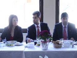 Halk Eğitim Kefken Kuaförlük Kursundan Yemek Kandıra Halk Eğitimi Merkezi tarafından Kefken'de 25 kursiyerle açılan kuaförlük