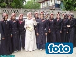 Beylerbeyi Kur’an Kursu’nda Mezuniyet heyecanı Beylerbeyi Köyü Kuran Kursunu başarıyla bitiren öğrenciler, köy camiinde gerçekleştirilen
