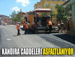 Büyükşehir Belediyesi Kandırada altyapı çalışmalarını tamamladığı  caddelerde asfaltlama yapıyor