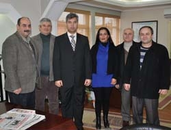 Kandıra merkez muhtarları beşi bir yerde Kaymakamı Hamza Erkal'ı ziyaret