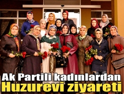 Ak Parti Kandıra Kadın Kolları Başkanı Nilüfer Çelik ve yönetim
