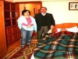 Dr. Baki İnce yaşama tutundu Dr Baki İnce, yaşadığı ciddi rahatsızlık sonrası yaşama tutunmayı bildi.