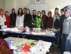 Kandıra Bezi KO-MEK’te yaşatılıyor Bir kültür değerimiz olan Kandıraişlenmesi kursiyerlere  Bezi'nin öğretiliyor