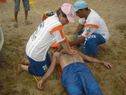 Kocaeli Büyükşehir Belediyesi’nin Kandıra sahillerine yerleştirdiği  Hasta Nakil Ambulans