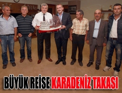 Başkan Karaosmanoğlu'nu ziyaret eden Kandıralı balıkçılar, kendisine el yapımı bir