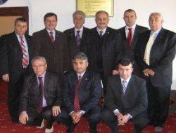 Kandıralılar Şeyh Edebali Türbesinde Recep Yıldız Başkanlığındaki Kocaeli Kandıralılar Derneği yöneticileri Bilecik'te ki Şeyh