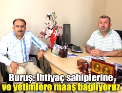 İHH İnsani Yardım Vakfı Kandıra Temsilcisi Muhammet Buruş, ihtiyaç sahiplerine