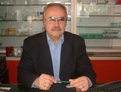Uzun yıllardır eczacılıkla uğraşan, bir dönem Kandıra belediye başkanlığı yapan