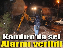 Kandıra Belediyesi iki gündür devam eden yağışlardan dolayı alarm verdi.