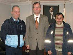 Kandıra Belediyesinde işçi İkramiyeleri dağıtıldı Kandıra belediye başkanı personelini güldürdü. Önceki dönemlerde maaşlarını bile doğru