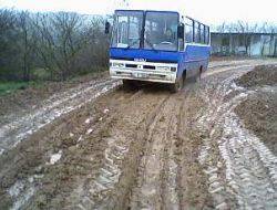 Çamur nedeniyle Okula geç kalıyor Kocakaymaz Yunus Emre İ.Ö.O'na öğrenci taşıyan servisler Ocaklar Terziler yolunun