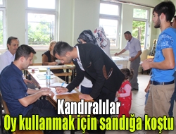 Kandıra halkı 2015 genel seçimleri için sabahın ilk saatlerinde sandıklara