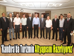 Büyükşehir Belediye Başkanı İbrahim Karaosmanoğlu, Kandıra Kaymakamı Hamza Erkal başkanlığındaki