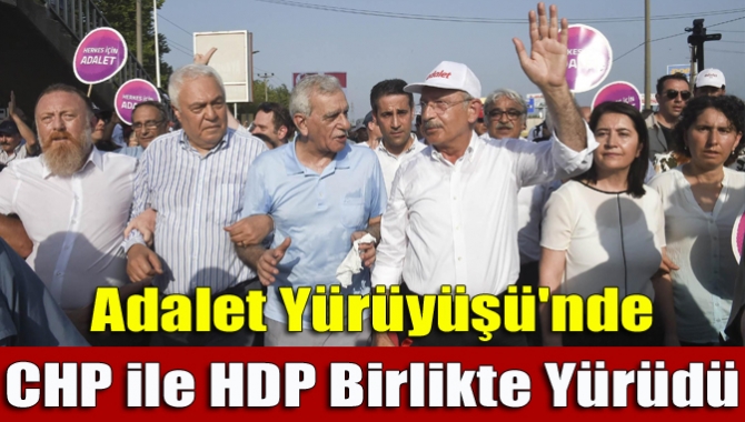 Adalet yürüyüşçülerine HDP'li heyet ellerinde 'Herkes için adalet' yazılı döviz