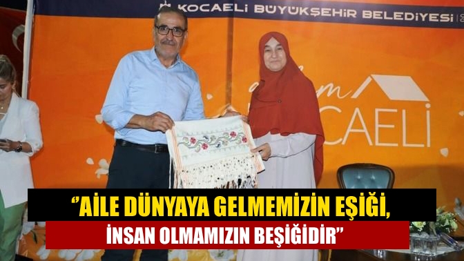Büyükşehir’in Ailem Kocaeli Buluşmalarına katılan aile danışmanı Erdim, anne ve