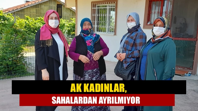 AK Parti Kandıra İlçe Kadın Kolları Başkanı Nilgün Gürcan, beraberinde