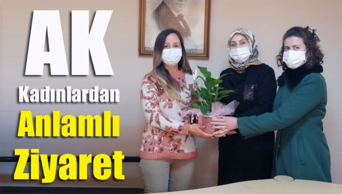 AK Parti Kandıra İlçe Kadın Kolları Başkanı Nilgün Gürcan ve