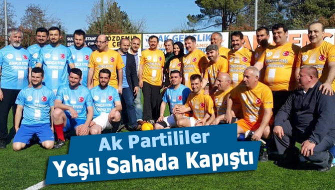 AK Parti'li gençler sabah saatlerinde Orman Haftası için diktikleri fidanların