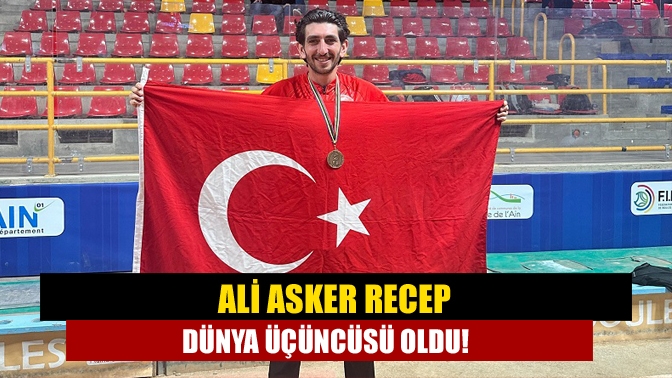 Kandıra Akçakocabey Spor Kulübü lisansli sporcusu ve aynı zamanda antrenörü