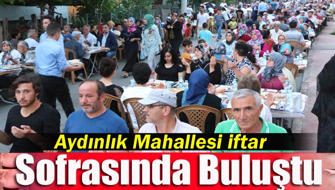Kandıra Belediyesi tarafından düzenlenen mahalle iftarları bu kez Aydınlık Mahallesi’nde