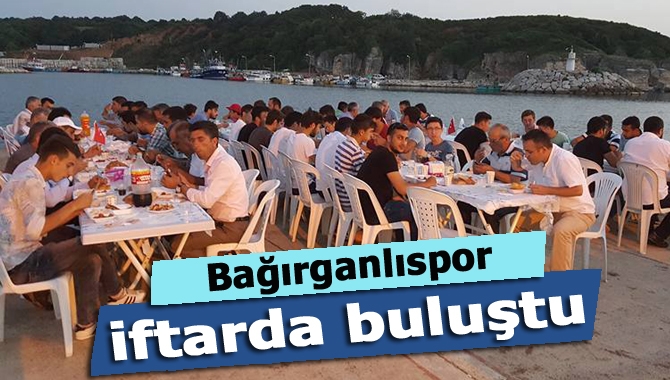 Bağırganlıspor Kulübü tarafından düzenlenen iftar yemeğinde sporcular ve protokol üyeleri