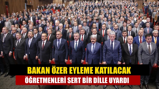 2022-2023 Eğitim Öğretim Toplantısı’nda Öğretmenlik Meslek Kanunu’na tepki gösteren öğretmenlerin