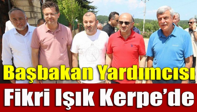 Başbakan Yardımcısı Fikri Işık, Cuma namazını Kerpe Camii’de kıldı.