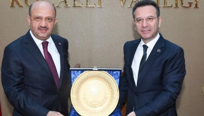 Başbakan Yardımcılığı görevine getirilen Fikri Işık, Kocaeli Valisi Hüseyin Aksoy'u