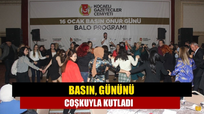 Basın mensupları, 16 Ocak Basın Onur Günü nedeniyle düzenlenen baloda