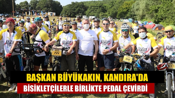 Kandıra’da bisikletlilerle birlikte pedal çeviren Başkan Büyükakın, orman yangınlarına sebep
