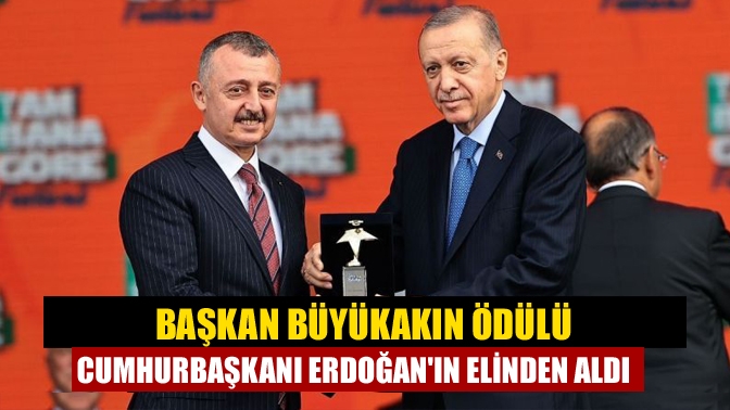 Cumhurbaşkanı Recep Tayyip Erdoğan, Kocaeli Büyükşehir Belediye Başkanı Tahir Büyükakın'a
