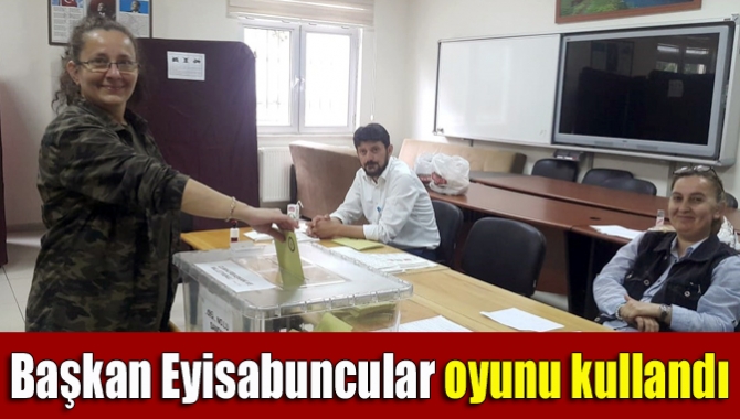 CHP Kandıra İlçe Başkanı Gülay Vurmaz Eyisabuncular, oyunu Akçakoca İlkokulu'nda