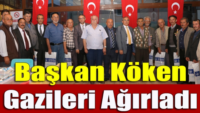 Kandıra Belediye Başkanı Ünal Köken, gazileri ve ailelerini yemekte ağırladı.