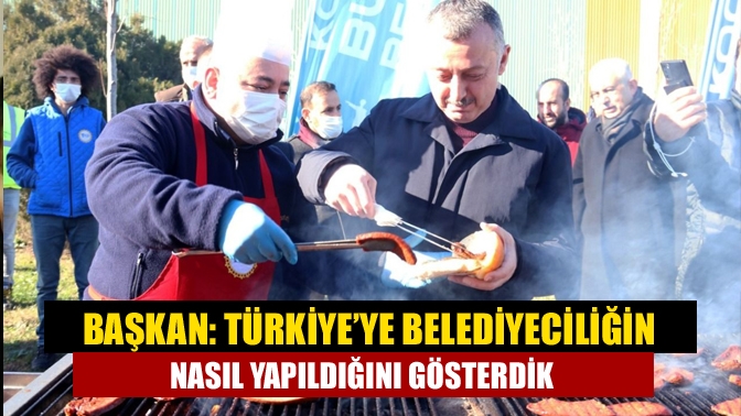 Büyükşehir’in karla mücadelenin nasıl olması gerektiğini Türkiye’ye gösterdiğini söyleyen Başkan