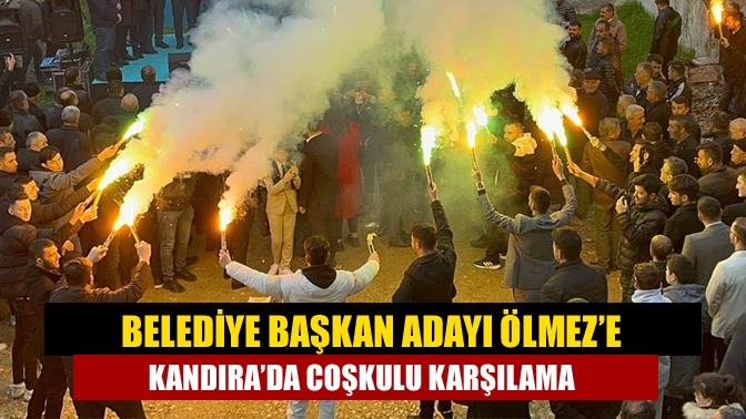 Coşkulu bir kalabalıkla ilçe başkanlığı önünde meşalelerle karşılanan AK Parti