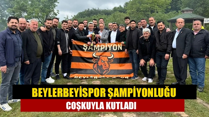 Beylerbeyispor, Akçakoca Futbol Turnuvası'nda şampiyon oldu ve kutlamalar Beylerbeyi Köyü'nde
