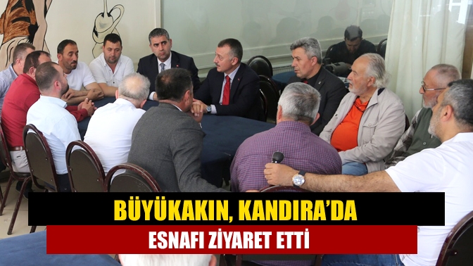 Başkan Büyükakın, Kandıra KOMEK yılsonu sergisinin ardından ilçe merkezindeki esnafı